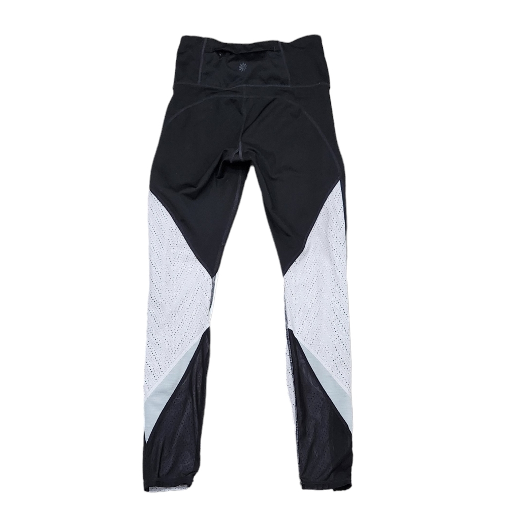 ❤️2/$18 Athleta Black and White Cropped Leggings with Laser Cut Details Size XS